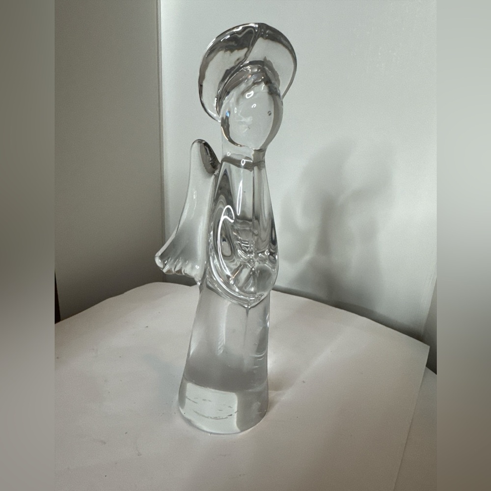Elegant Clear 24% lead Crystal Angel Figurine with wings and halo. (S 4 110225)